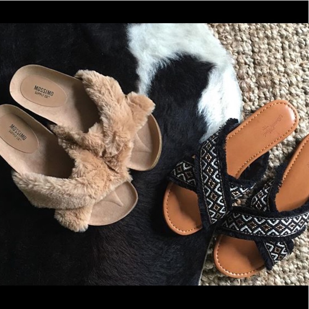 Women's Bella  Fur Crossband Footbed Cozy Sandal - Picture 3 of 8